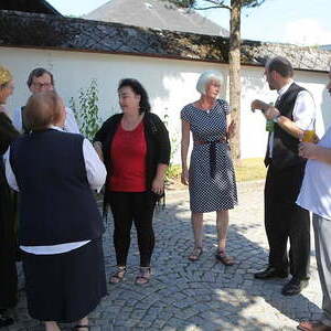 Pfarrer Hansjörg Wimmer, Kaplan Samuel Ogwudile, Frau Klara