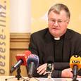 Bischof Manfred Scheuer bei der Pressekonferenz in Puchberg / © Wakolbinger Bischof Manfred Scheuer bei der Pressekonferenz in Puchberg