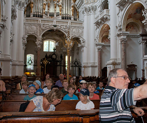 Ministranten besuchen das Stift St. Florian