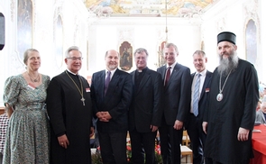 Ökumenische Sommerakademie 2017. V.l.: Helga Kromp-Kolb, Abt Ambros Ebhart, SI Gerold Lehner, Bischof Manfred Scheuer, LH Thomas Stelzer, Rektor Franz Gruber, Bischof Andrej Cilerdzic