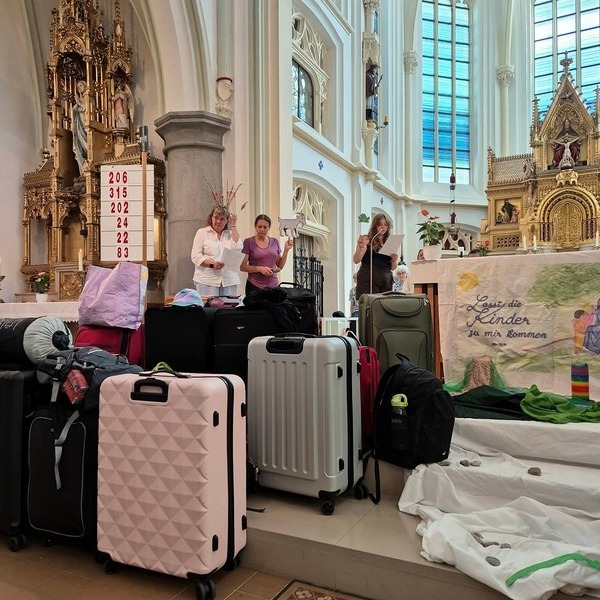 Familiengottesdienst zum Schulschluss / Pfarrgemeinde Traun/Luckeneder Familiengottesdienst zum Schulschluss