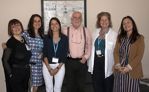 Mag. Angelina Kratschanova, BA, EMBA, Director of International Relations and Project Services, im Gespräch mit KollegInnen an der Tbilisi State Academy in Georgien.