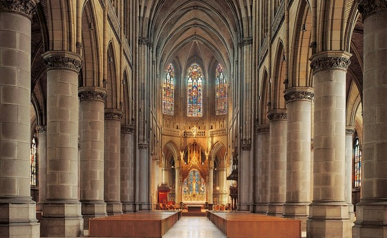 Mariendom Linz Altarraum-Gestaltung © http://www.kunstverlag-peda.de
