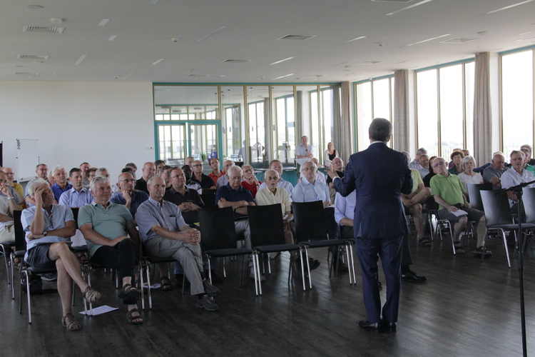 Armin Laschet mit Publikum