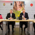 Pressekonferenz TelefonSeelsorge: Trotz alldem ber?hrbar bleiben: Weihnachten zwischen Sehnsucht und Herausforderung / © Diözese Linz / Maria Appenzeller v.l. Mag.a Barbara Lanzerstorfer-Holzner (Referentin TelefonSeelsorge O? ? Notruf 142), Bischof Dr. Manfred Scheuer, Landeshauptmann Mag. Thomas Stelzer, Mag.a Silvia Breitwieser (Leiterin TelefonSeelsorge O? ? Notruf 142)