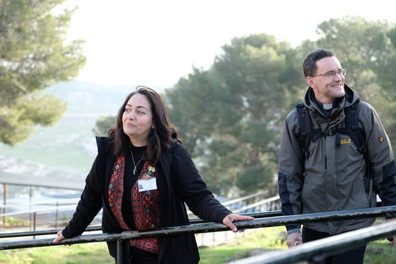 Reiseleiterin Khadra Zreineh und Diözesanjugendseelsorger Michael Münzner.