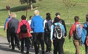 Pilgergruppe auf dem Weg nach Maria Neustift