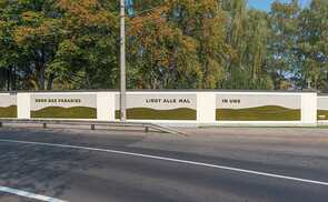 Gestaltung Südmauer an der Friedhofstraße, In uns das Paradies, Anna Katharina Loidl, 2018