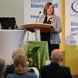 Begrüßung von Michaela Wagner, Leiterin KBW-Treffpunkt Bildung OÖ